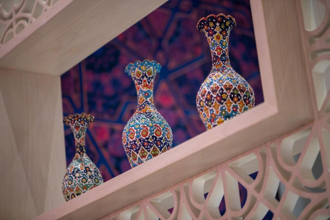 Al Messila, A Luxury Collection Resort & Spa, Ad Dawhah Esterno foto Vases in the palace
