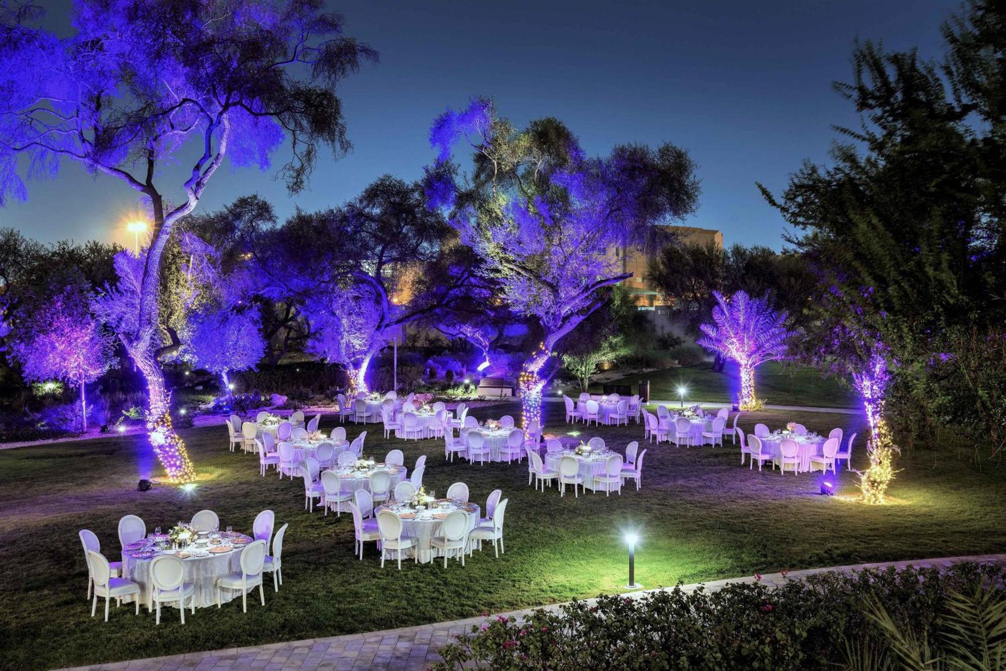 Al Messila, A Luxury Collection Resort & Spa, Ad Dawhah Esterno foto The garden at night